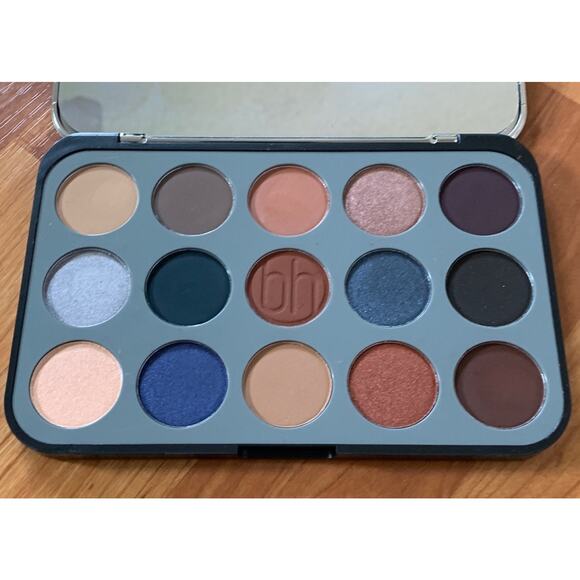 Bundle of 2 BH Cosmetics Eyeshadows Palettes - Picture 4 of 5